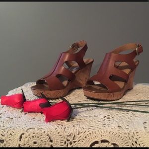 Sandals with cork heel